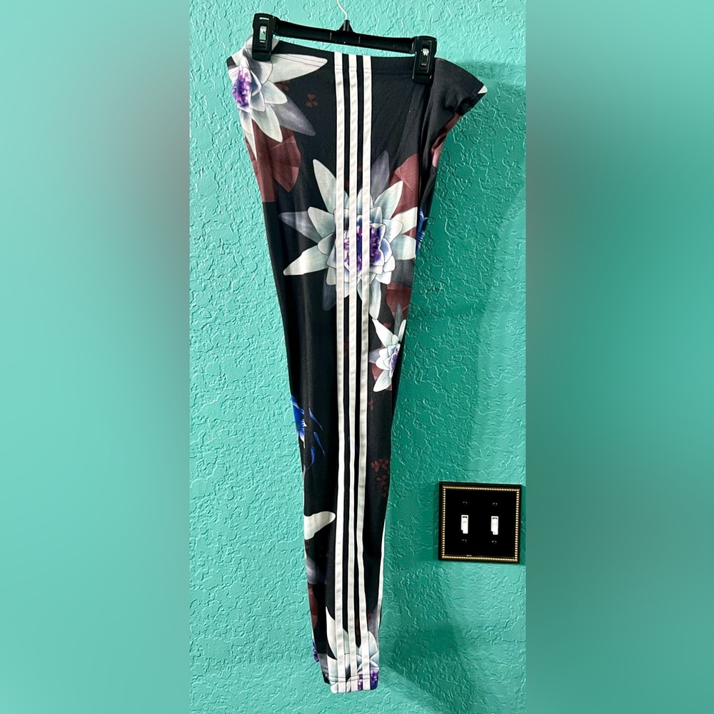 👑✅PRICE FIRM✅ RARE🔥Adidas Lotus Leggings - Picture 6 of 15